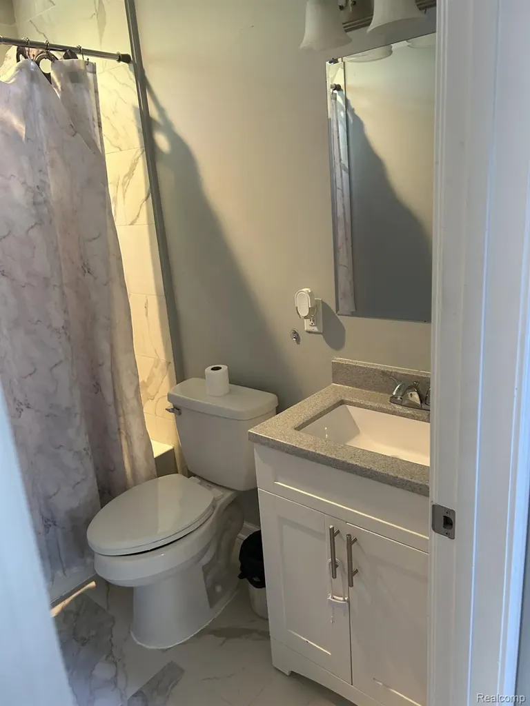 25587 Ivanhoe Redford Charter Township MI 48239