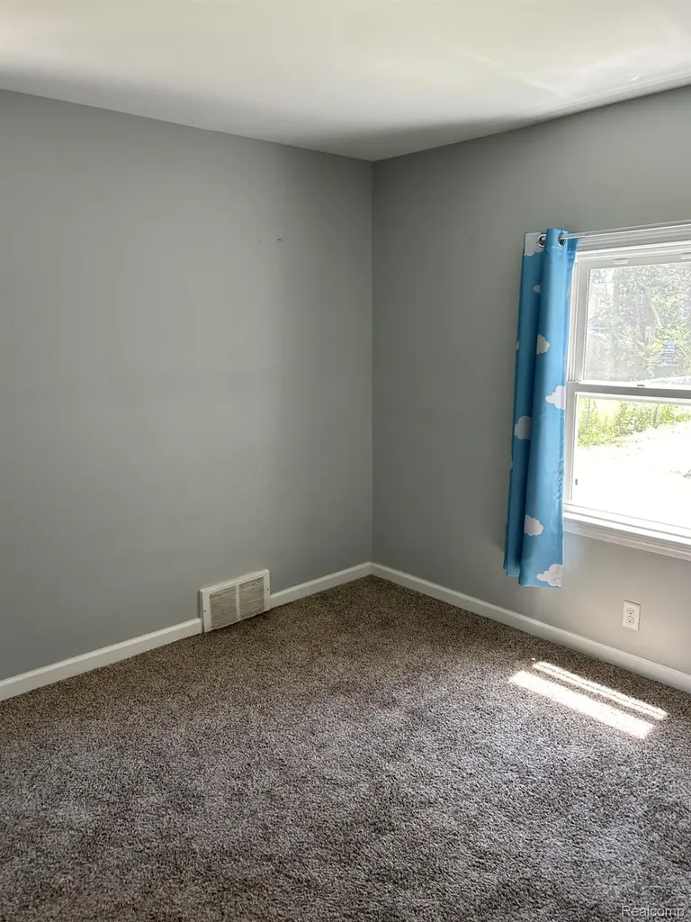 25587 Ivanhoe Redford Charter Township MI 48239