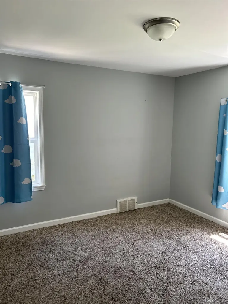25587 Ivanhoe Redford Charter Township MI 48239