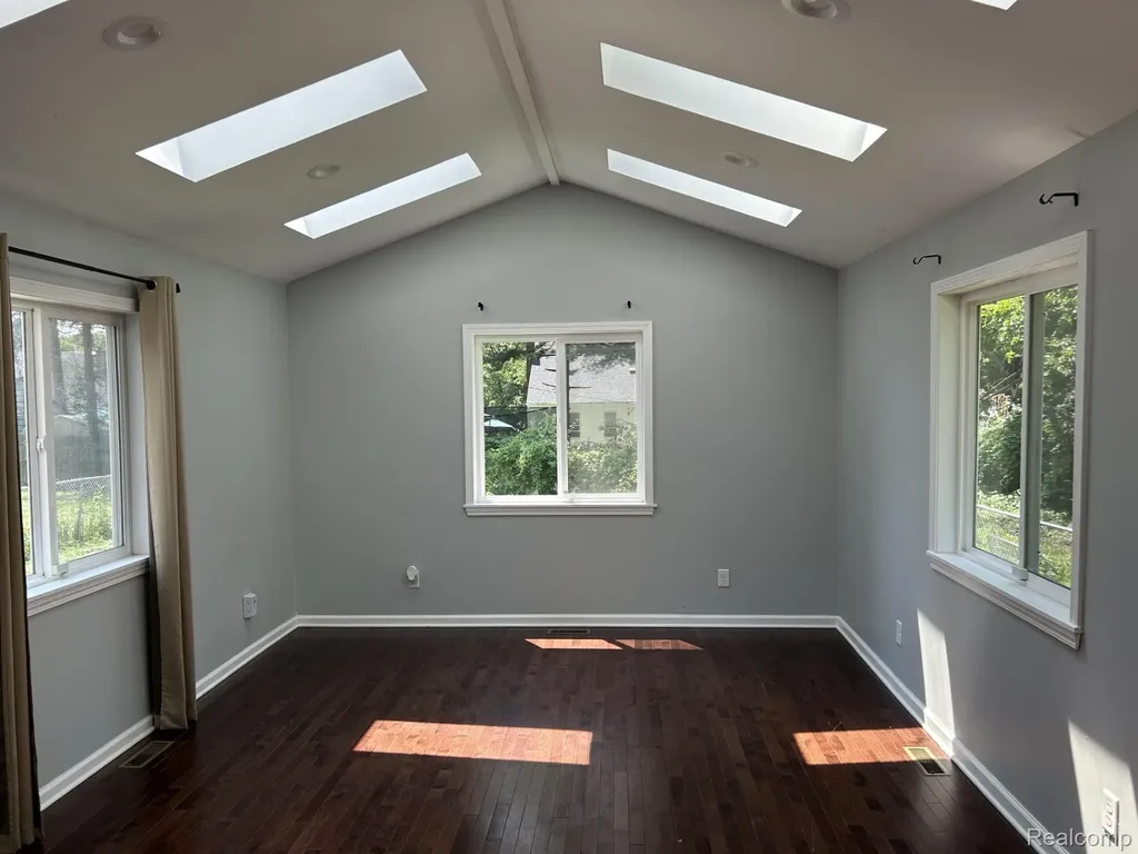 25587 Ivanhoe Redford Charter Township MI 48239
