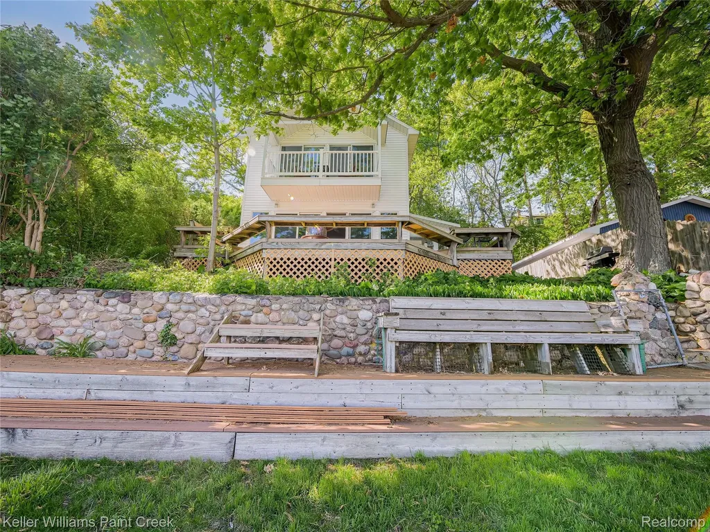 227 Ora Road Oxford Charter Township MI 48371