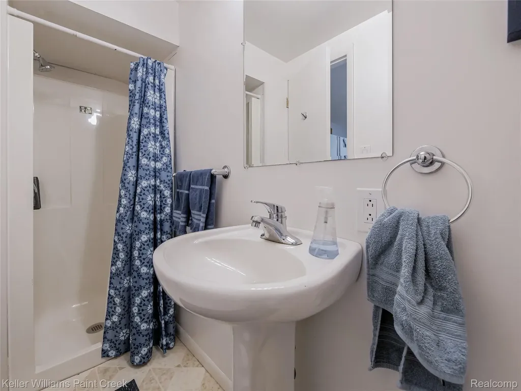 227 Ora Road Oxford Charter Township MI 48371