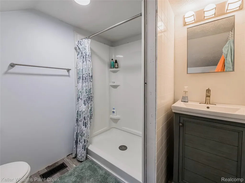 227 Ora Road Oxford Charter Township MI 48371