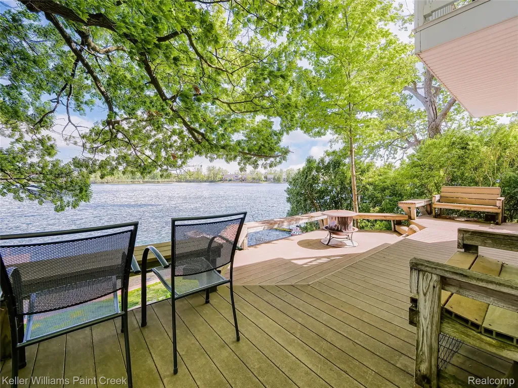 227 Ora Road Oxford Charter Township MI 48371