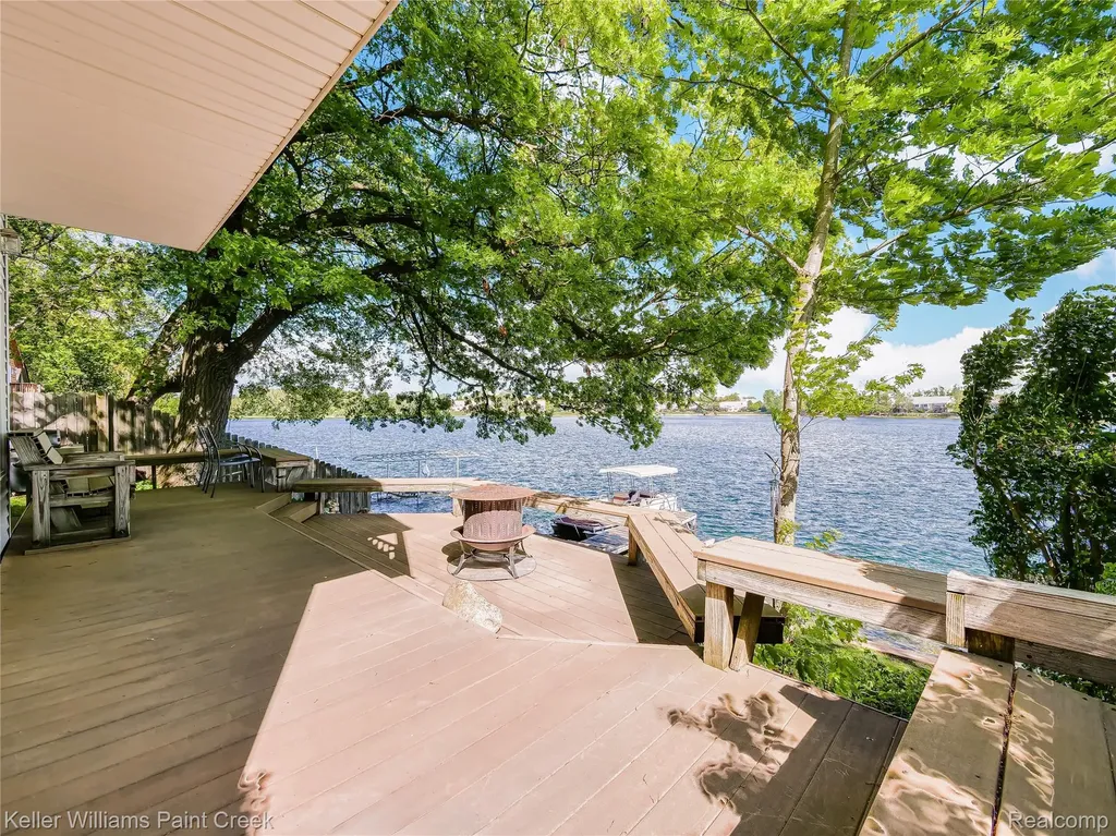 227 Ora Road Oxford Charter Township MI 48371
