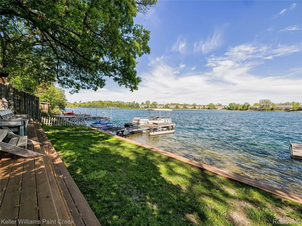 227 Ora Road Oxford Charter Township MI 48371