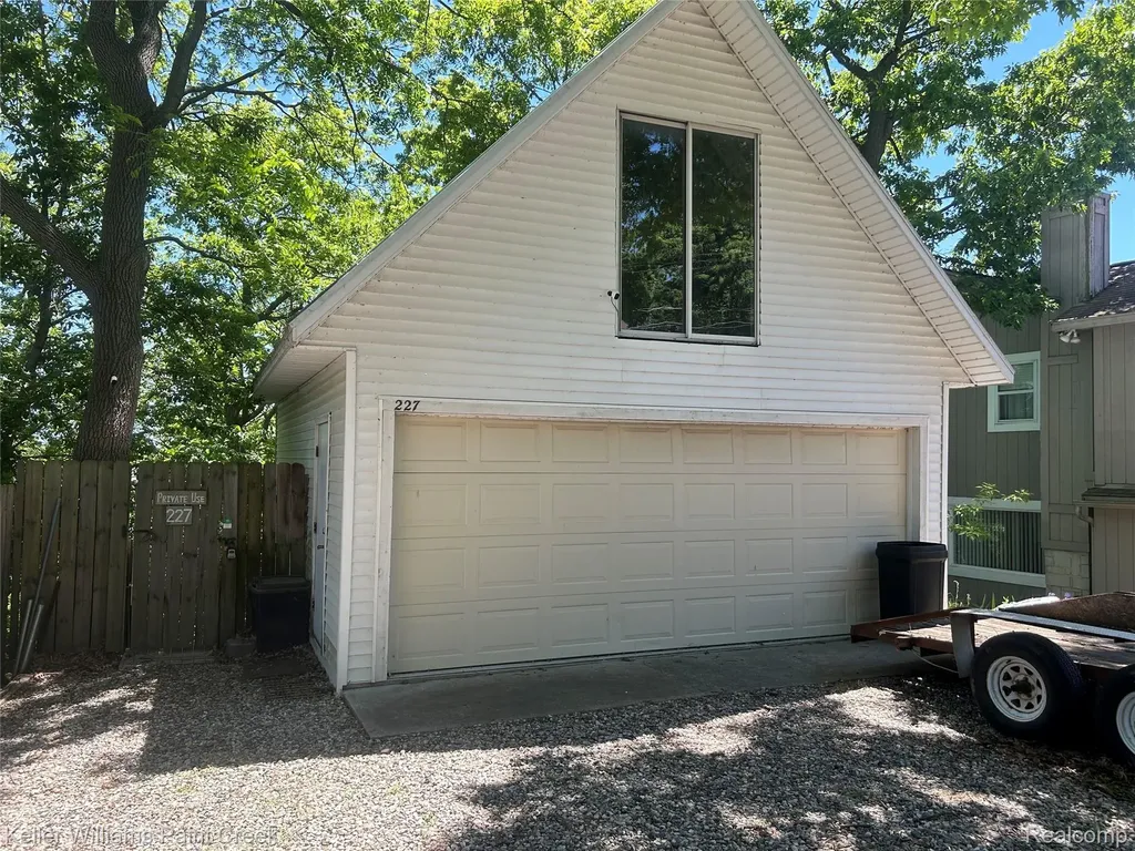 227 Ora Road Oxford Charter Township MI 48371