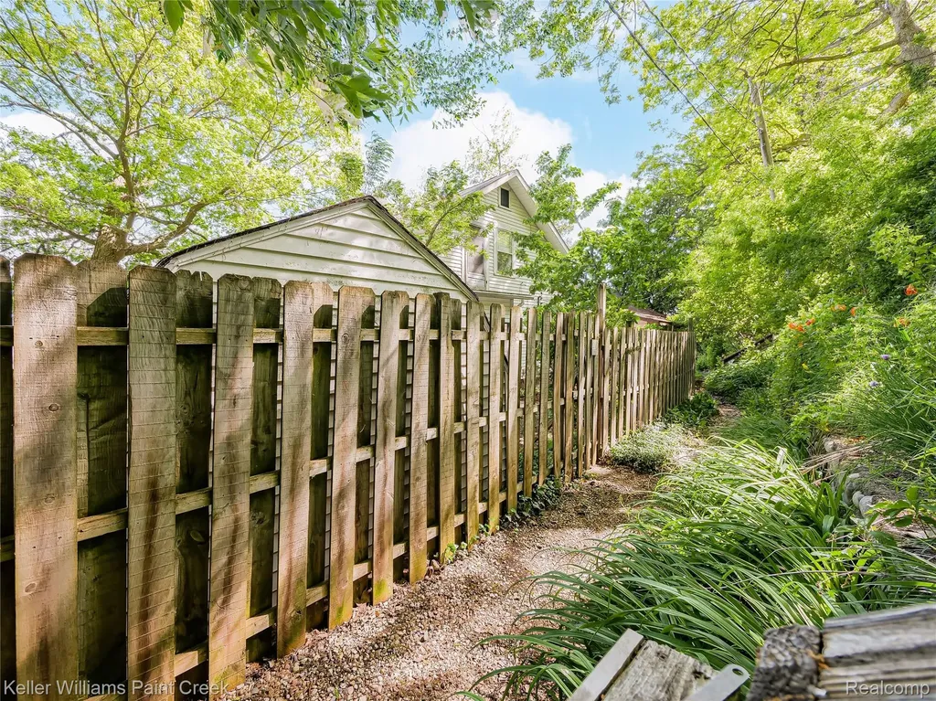 227 Ora Road Oxford Charter Township MI 48371