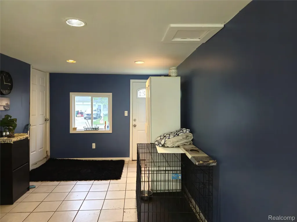 22189 Albion Avenue Farmington Hills City MI 48336