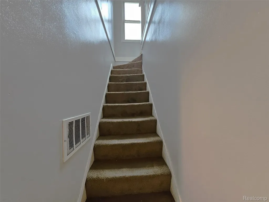 22189 Albion Avenue Farmington Hills City MI 48336