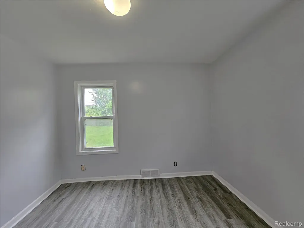 22189 Albion Avenue Farmington Hills City MI 48336