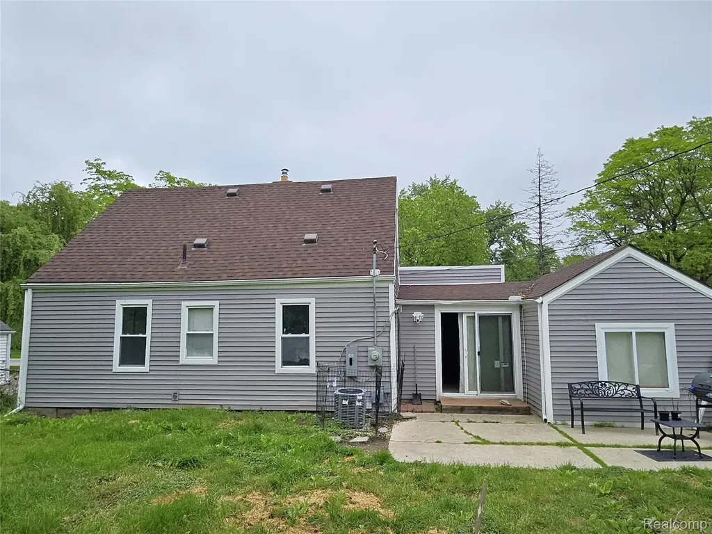 22189 Albion Avenue Farmington Hills City MI 48336