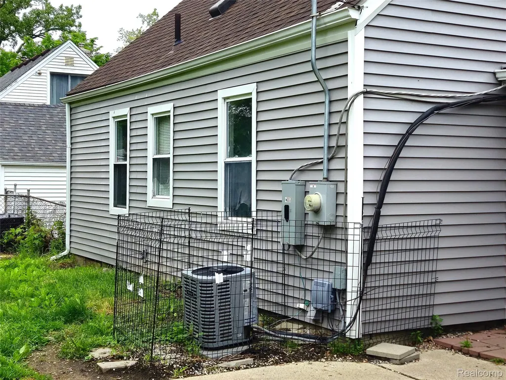 22189 Albion Avenue Farmington Hills City MI 48336