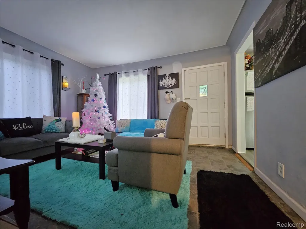 22189 Albion Avenue Farmington Hills City MI 48336