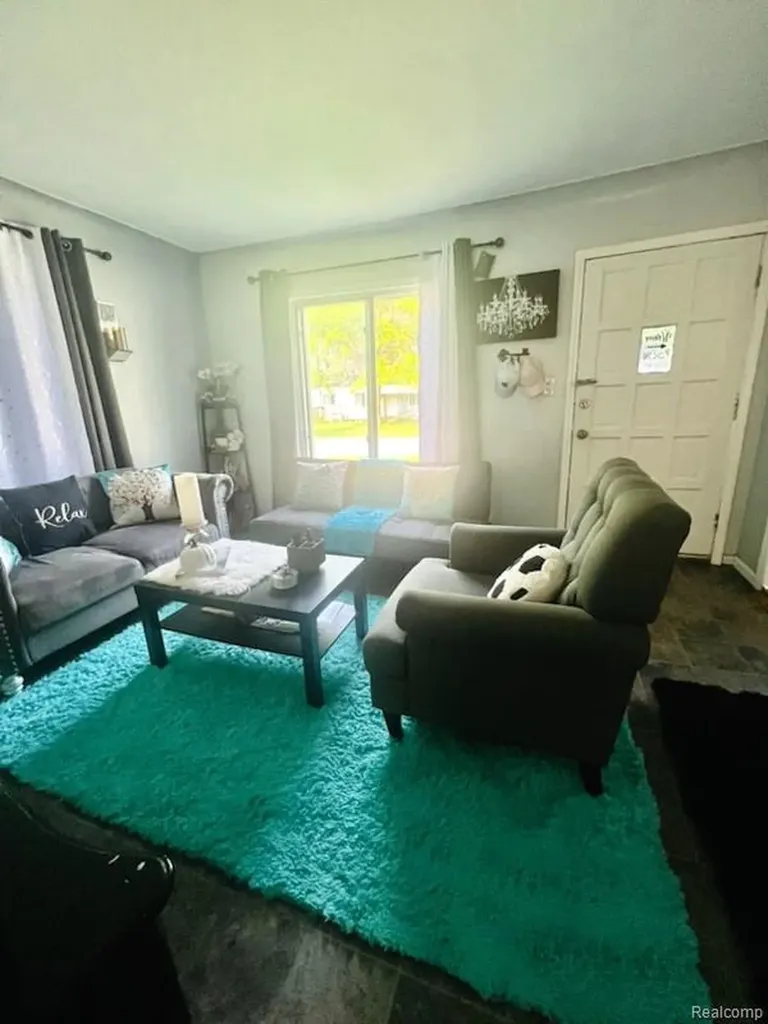 22189 Albion Avenue Farmington Hills City MI 48336