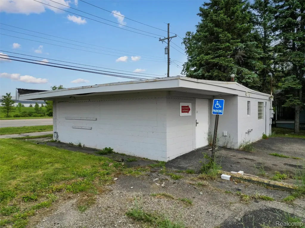 2137 N Opdyke Road Auburn Hills City MI 48326