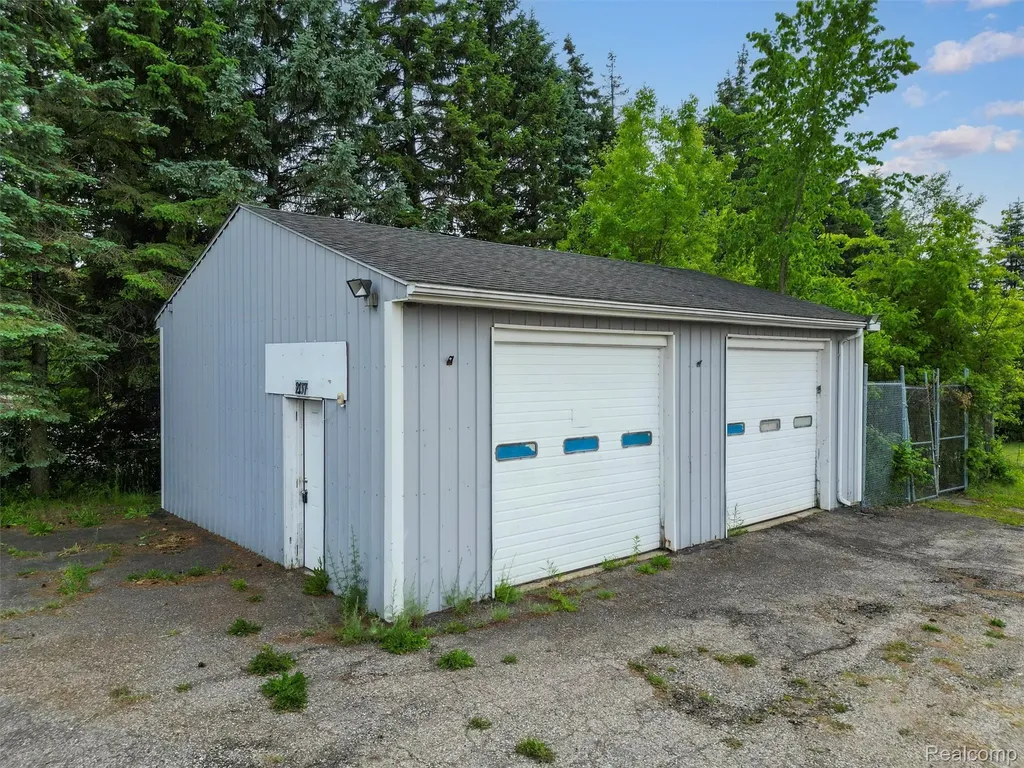 2137 N Opdyke Road Auburn Hills City MI 48326