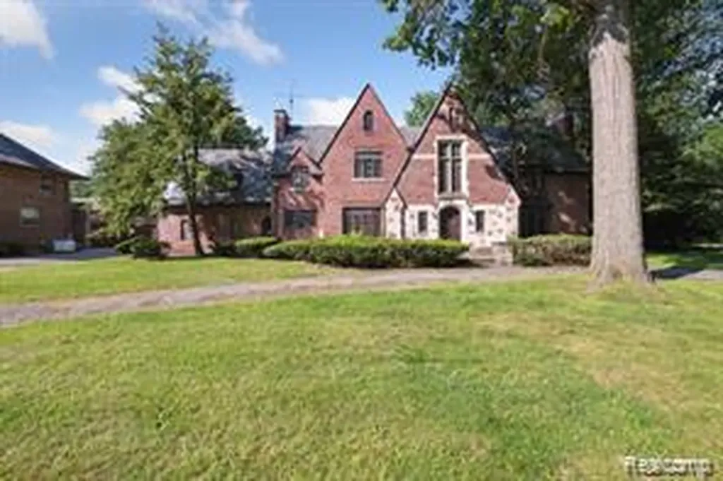 19565 Cumberland Way Detroit City MI 48203