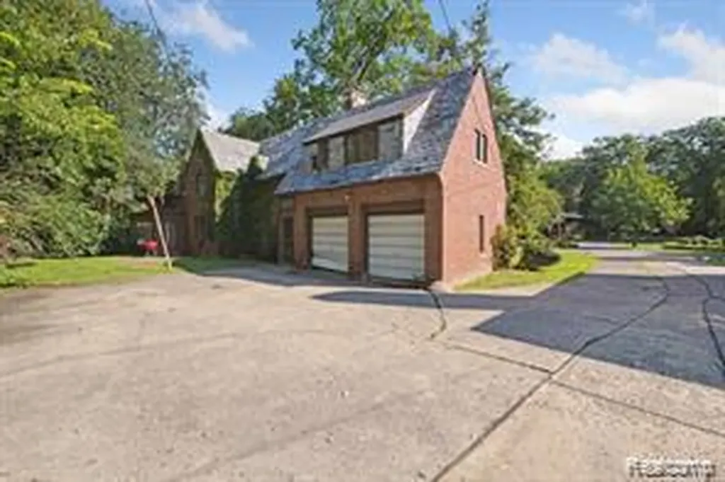 19565 Cumberland Way Detroit City MI 48203