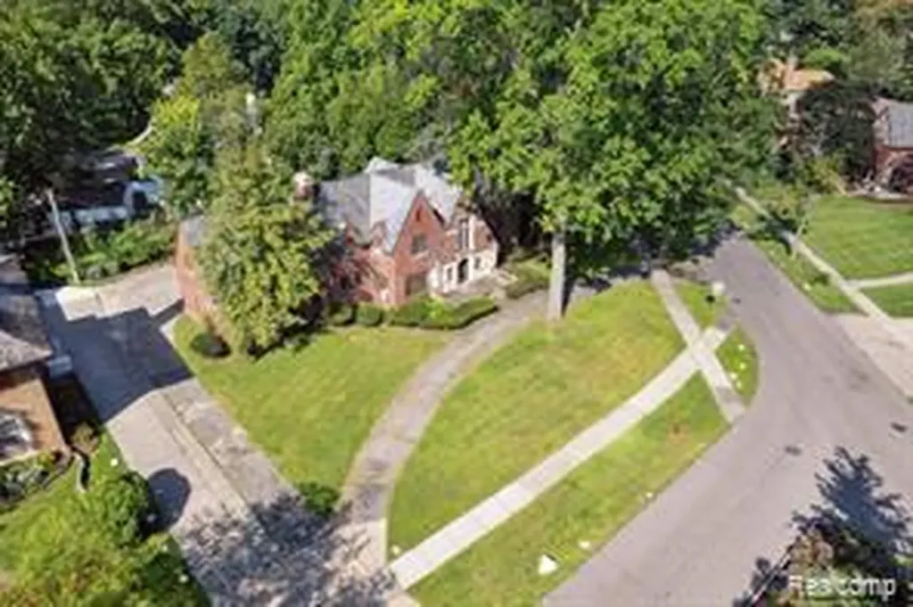 19565 Cumberland Way Detroit City MI 48203
