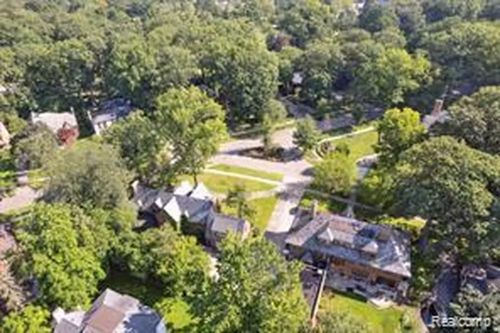19565 Cumberland Way Detroit City MI 48203