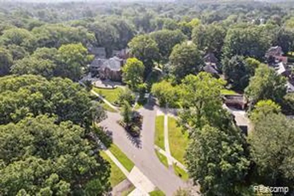 19565 Cumberland Way Detroit City MI 48203