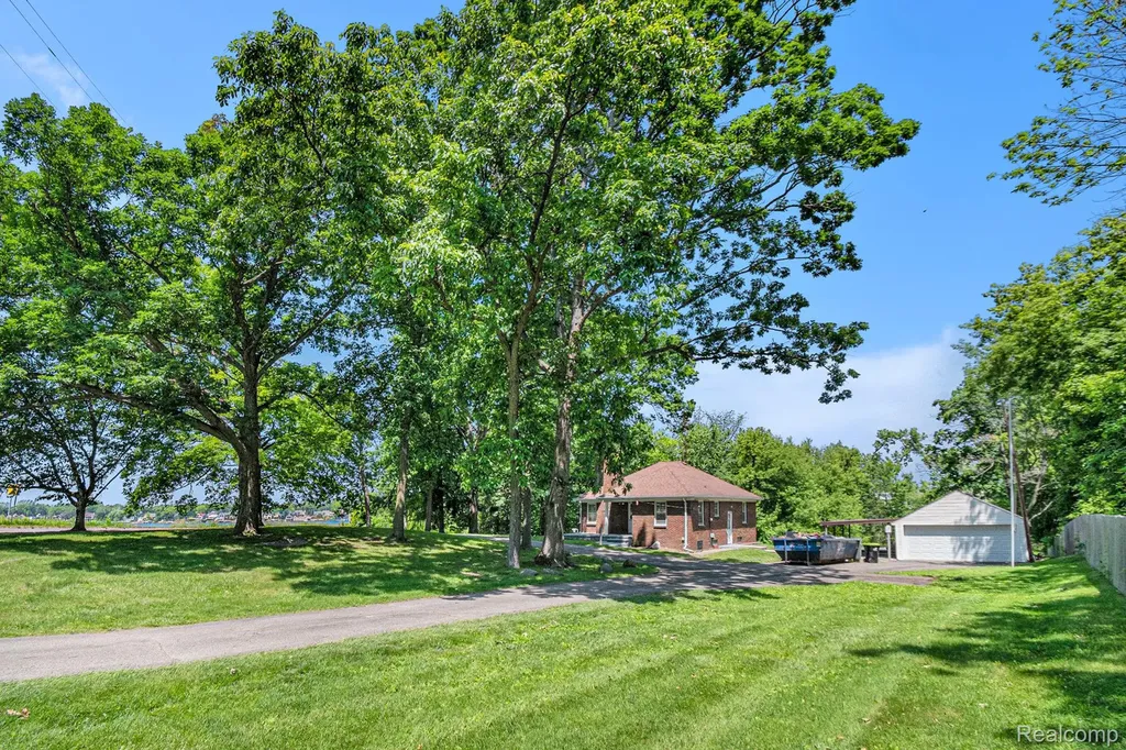 3382 W Silver Lake Road Fenton City MI 48430
