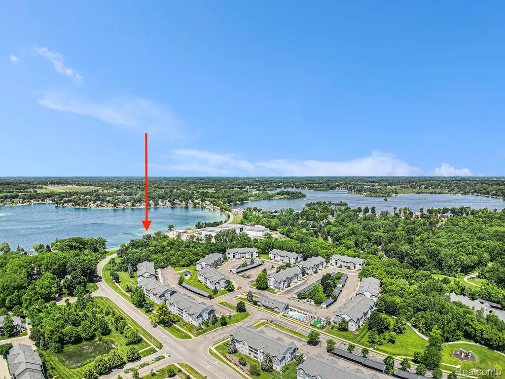 3382 W Silver Lake Road Fenton City MI 48430