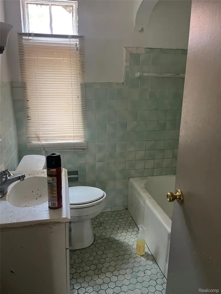 14953 Pinehurst Street Detroit City MI 48238