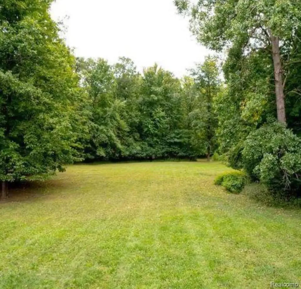 0001 Woodlynne Drive Bingham Farms Village MI 48025