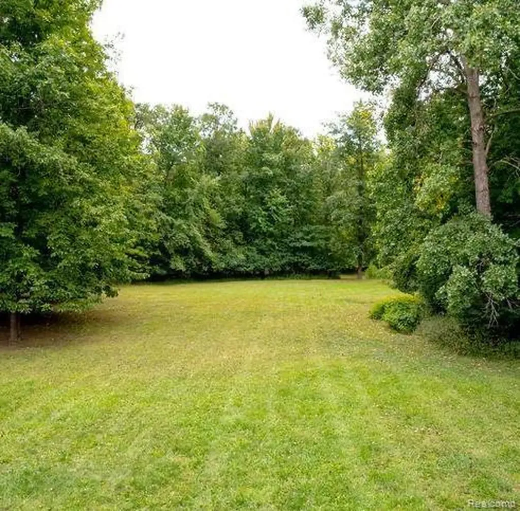 0000 Woodlynne Drive Bingham Farms Village MI 48025