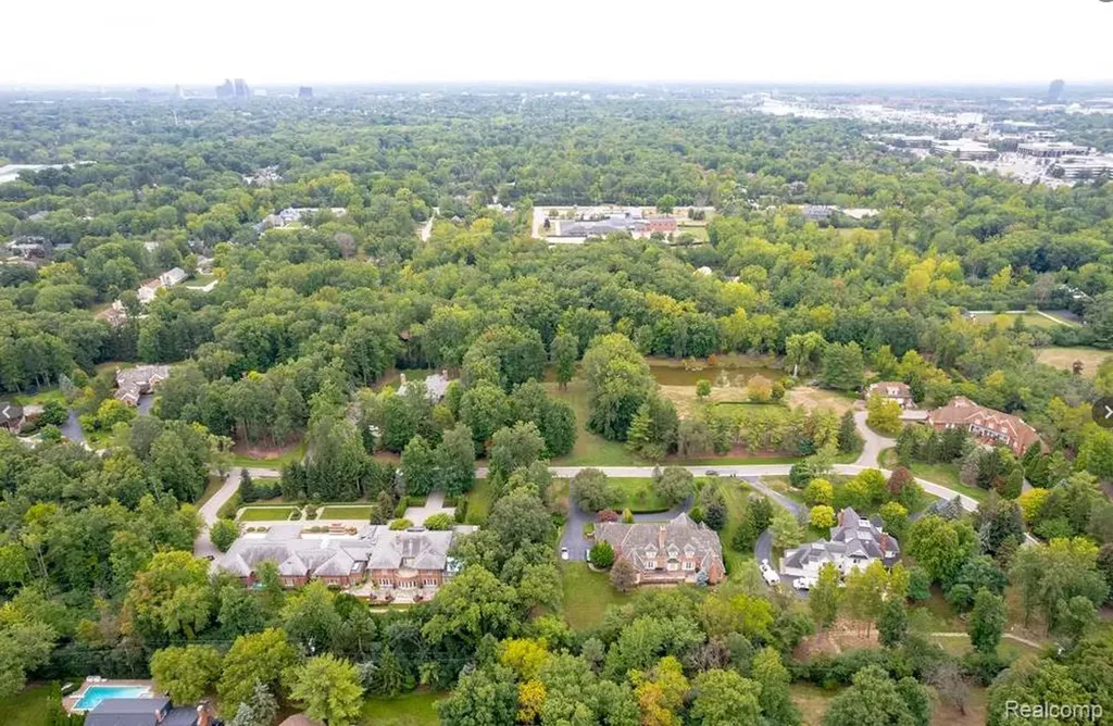 0000 Woodlynne Drive Bingham Farms Village MI 48025