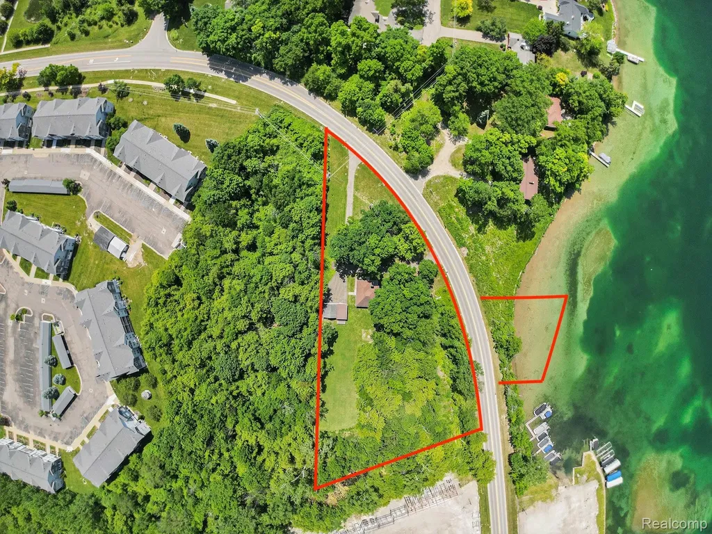 3382 W Silver Lake Road Fenton City MI 48430