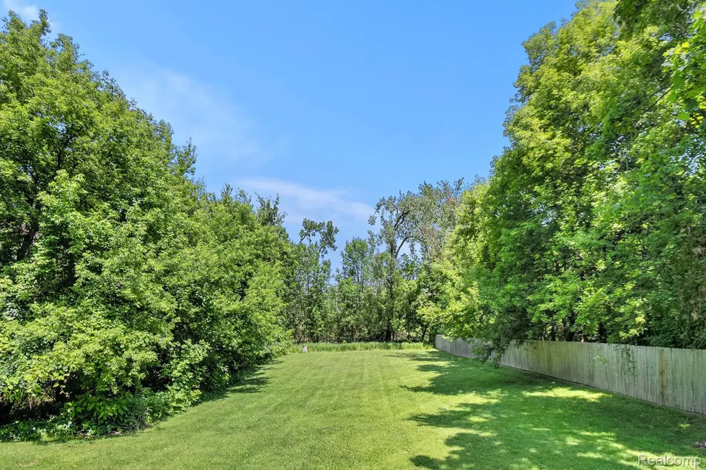 3382 W Silver Lake Road Fenton City MI 48430