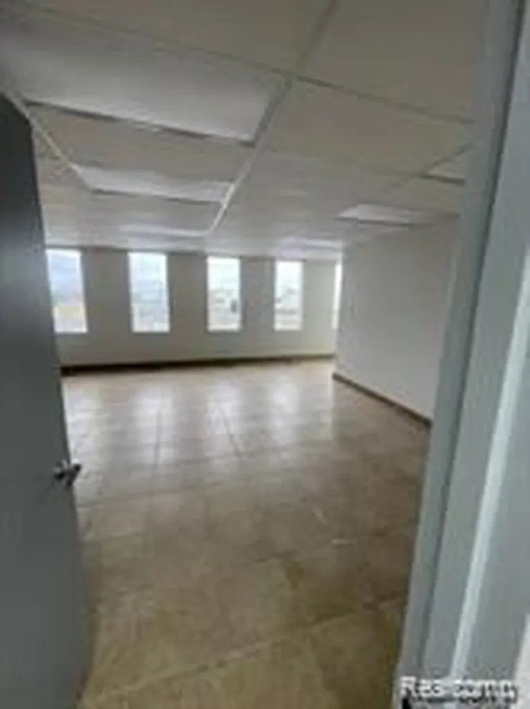 14500 W 8 Mile Road Oak Park City MI 48237