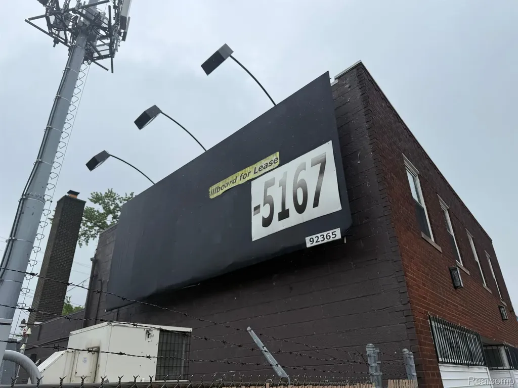 8611-8613 Southfield Freeway Detroit City MI 48228
