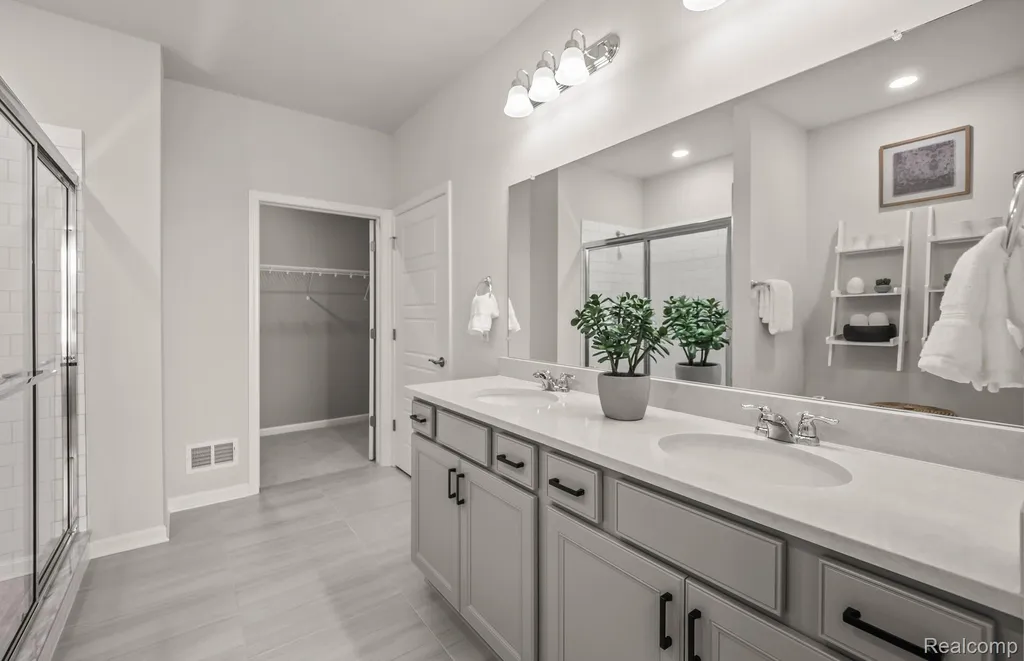 42728 Arbor Drive Clinton Charter Township MI 48038