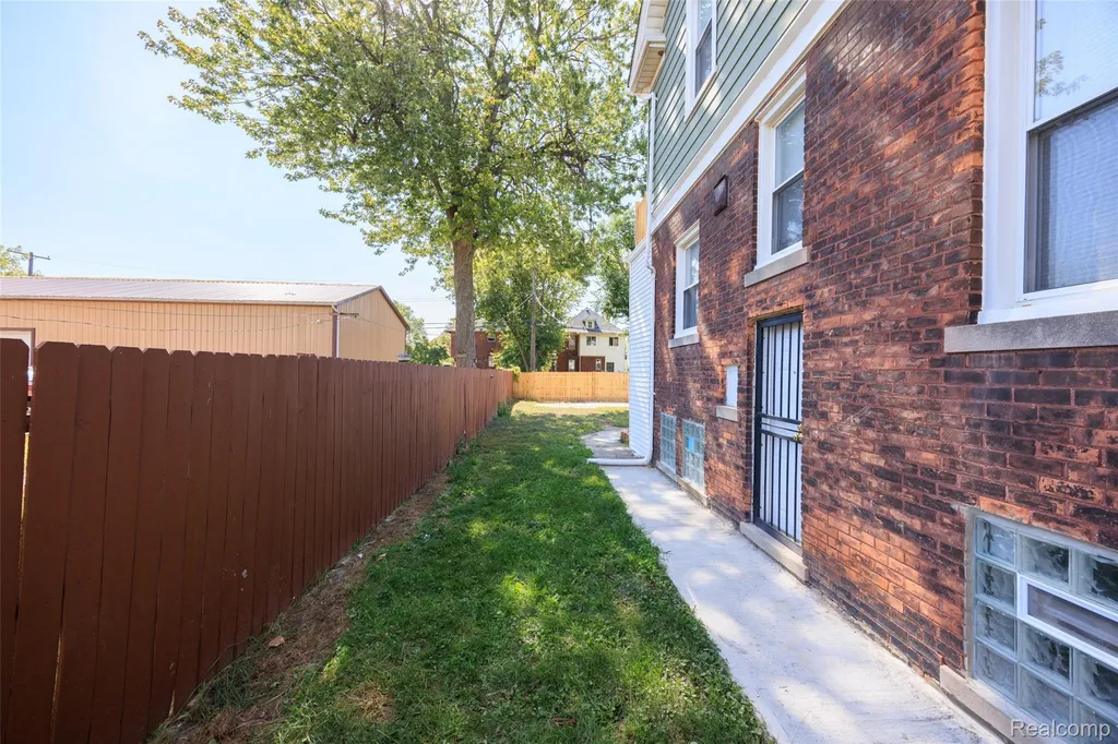 737 Webb Street Detroit City MI 48202