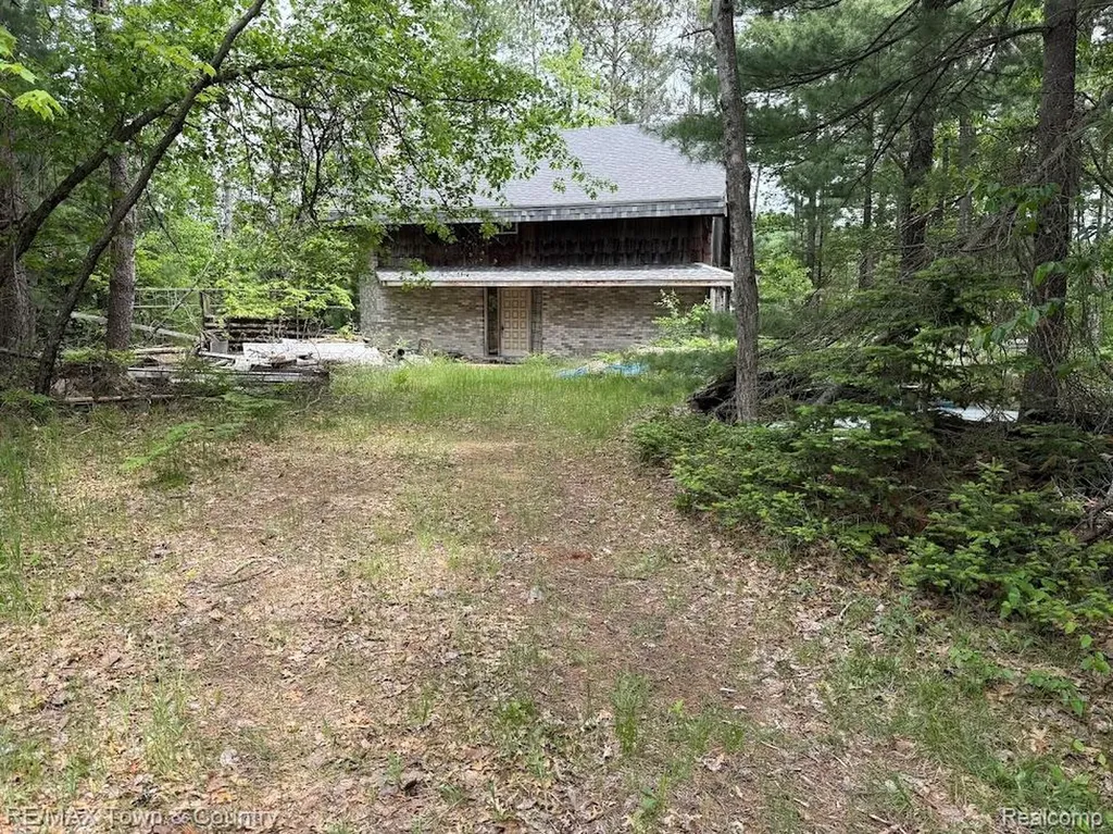 6450 Otter Trail Road Moffatt Township MI 48610