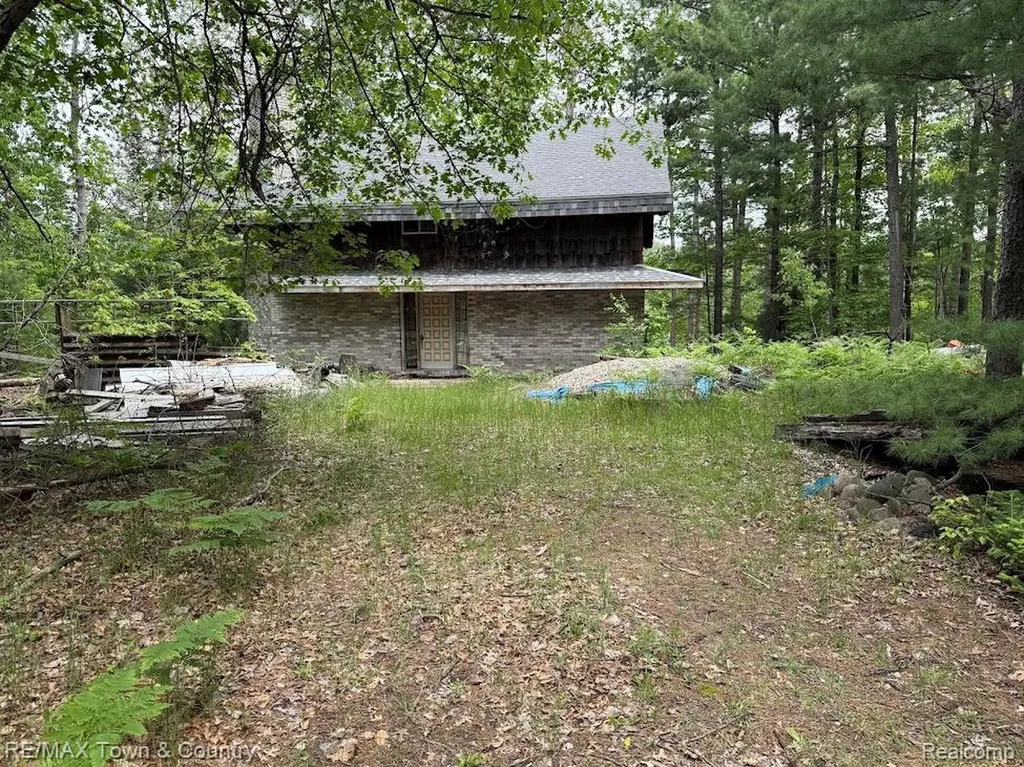 6450 Otter Trail Road Moffatt Township MI 48610