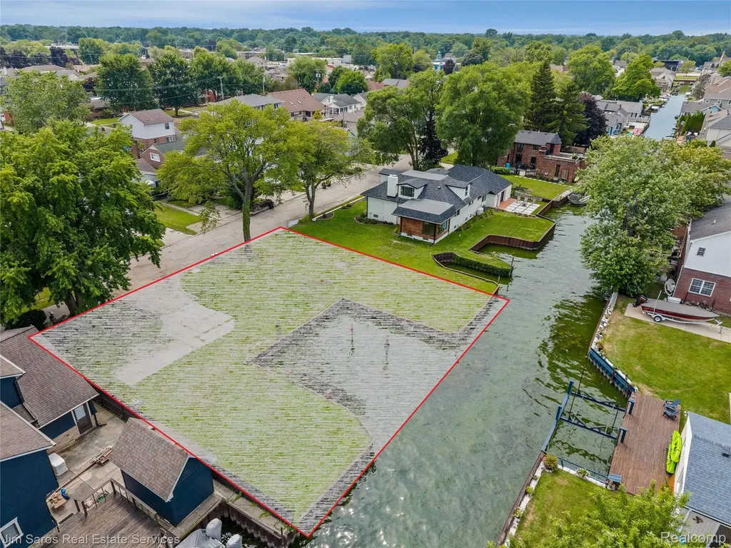 22507 Beach Street St. Clair Shores City MI 48081