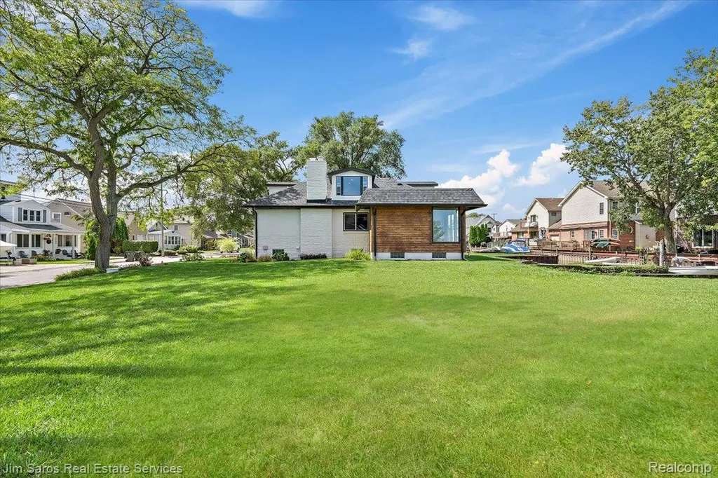 22507 Beach Street St. Clair Shores City MI 48081