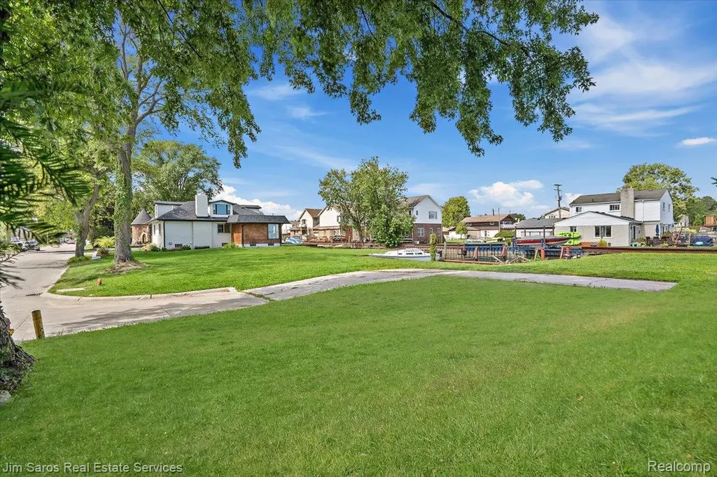 22507 Beach Street St. Clair Shores City MI 48081