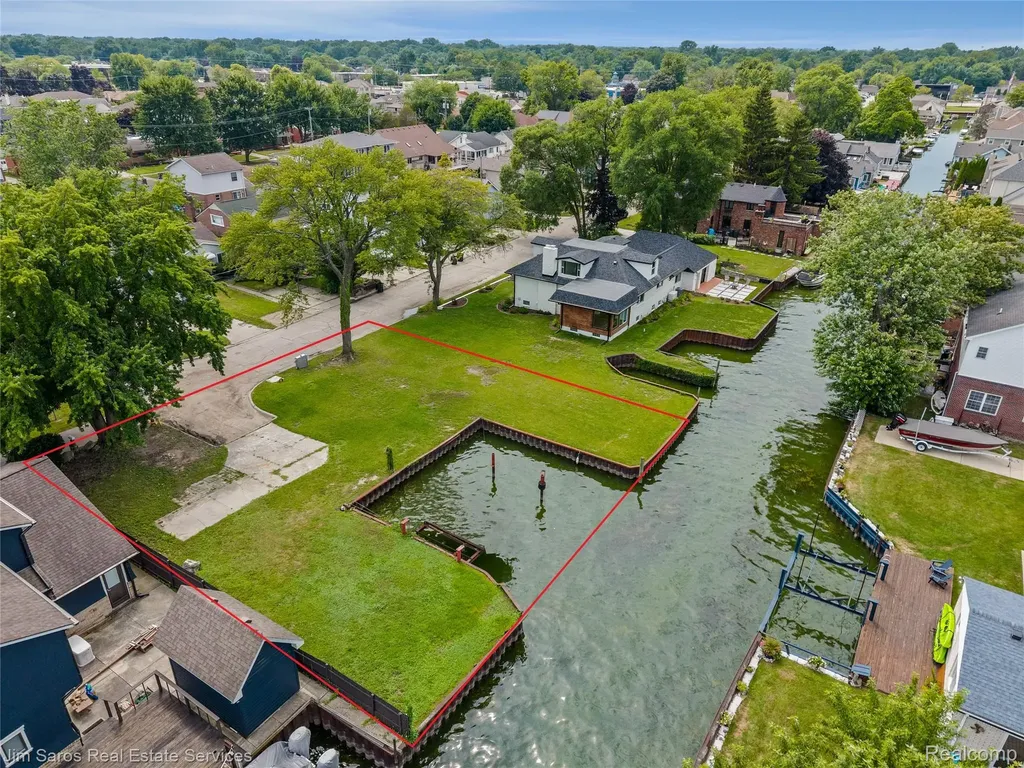 22507 Beach Street St. Clair Shores City MI 48081