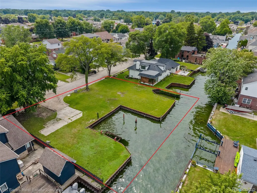 22507 Beach Street St. Clair Shores City MI 48081