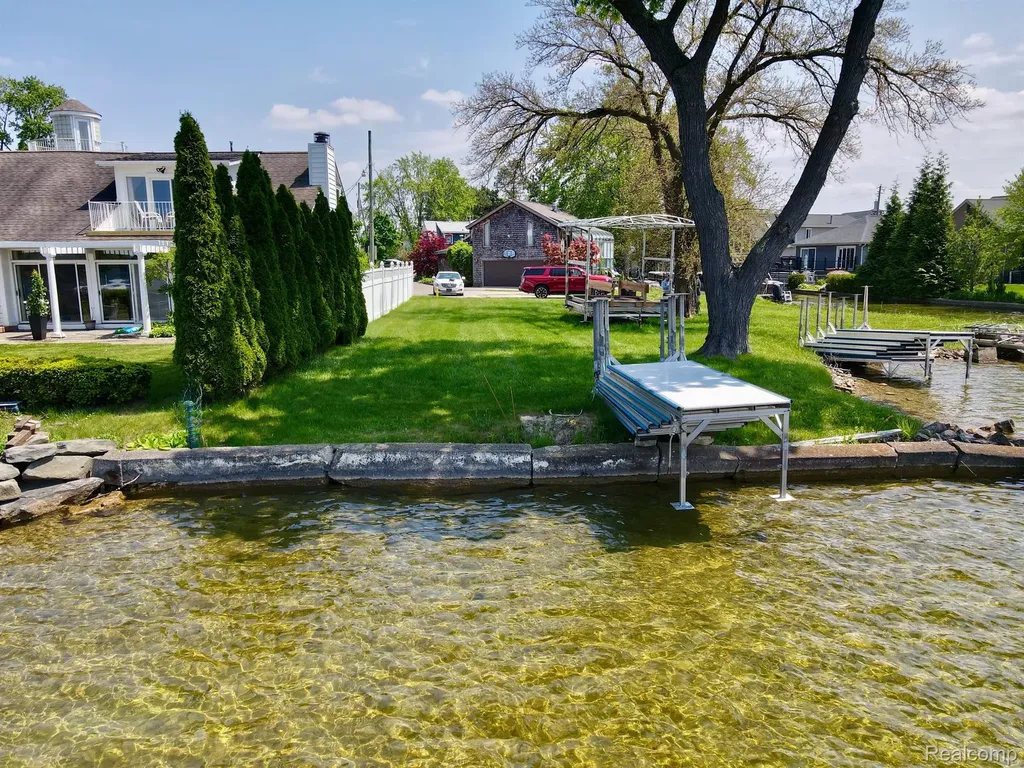 1384 Rossdale Waterford Charter Township MI 48328