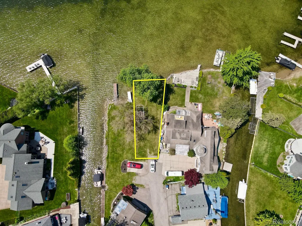 1384 Rossdale Waterford Charter Township MI 48328