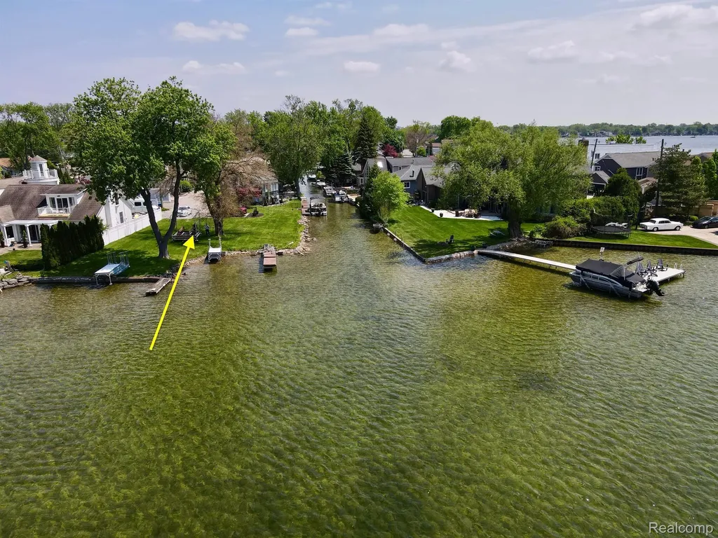 1384 Rossdale Waterford Charter Township MI 48328