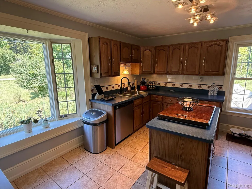 8346 Rucker Road Grosse Ile Township MI 48138