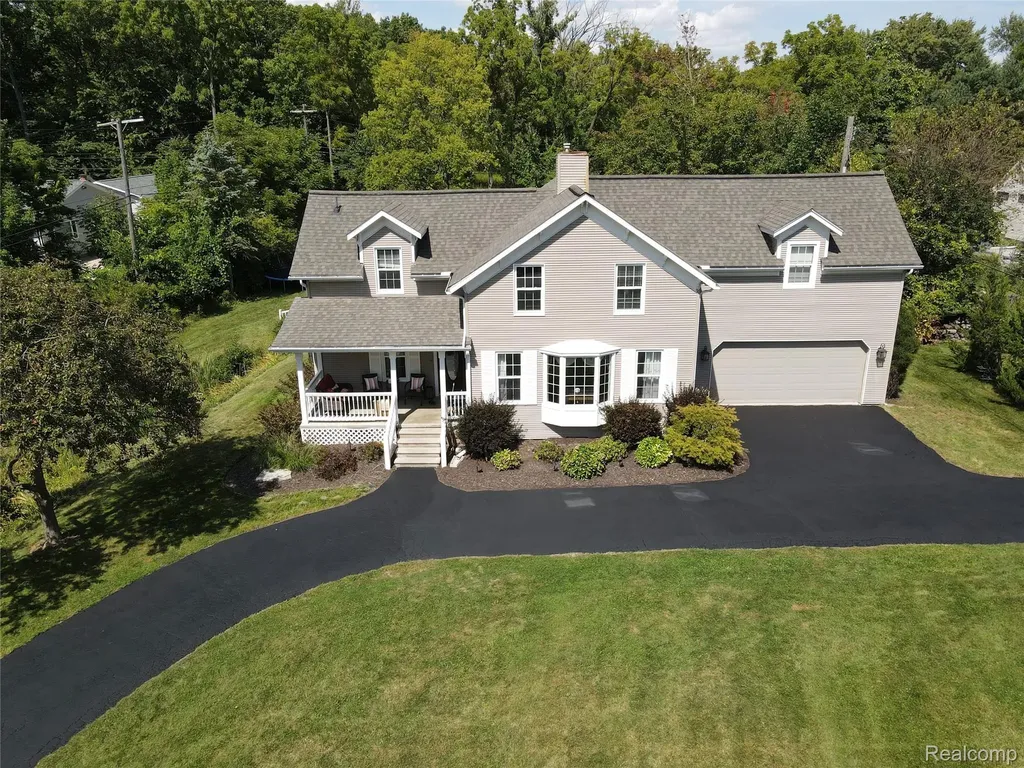 8346 Rucker Road Grosse Ile Township MI 48138